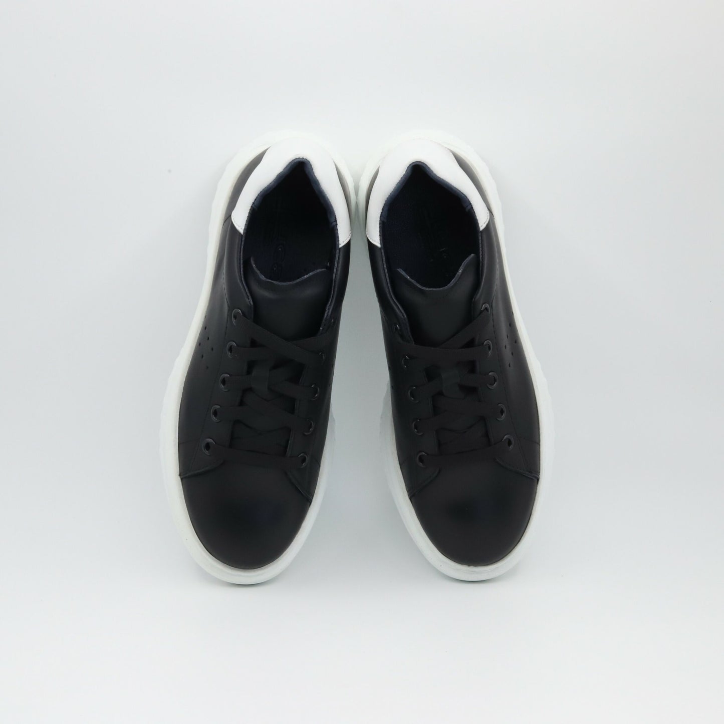 Sneaker RV Black & White