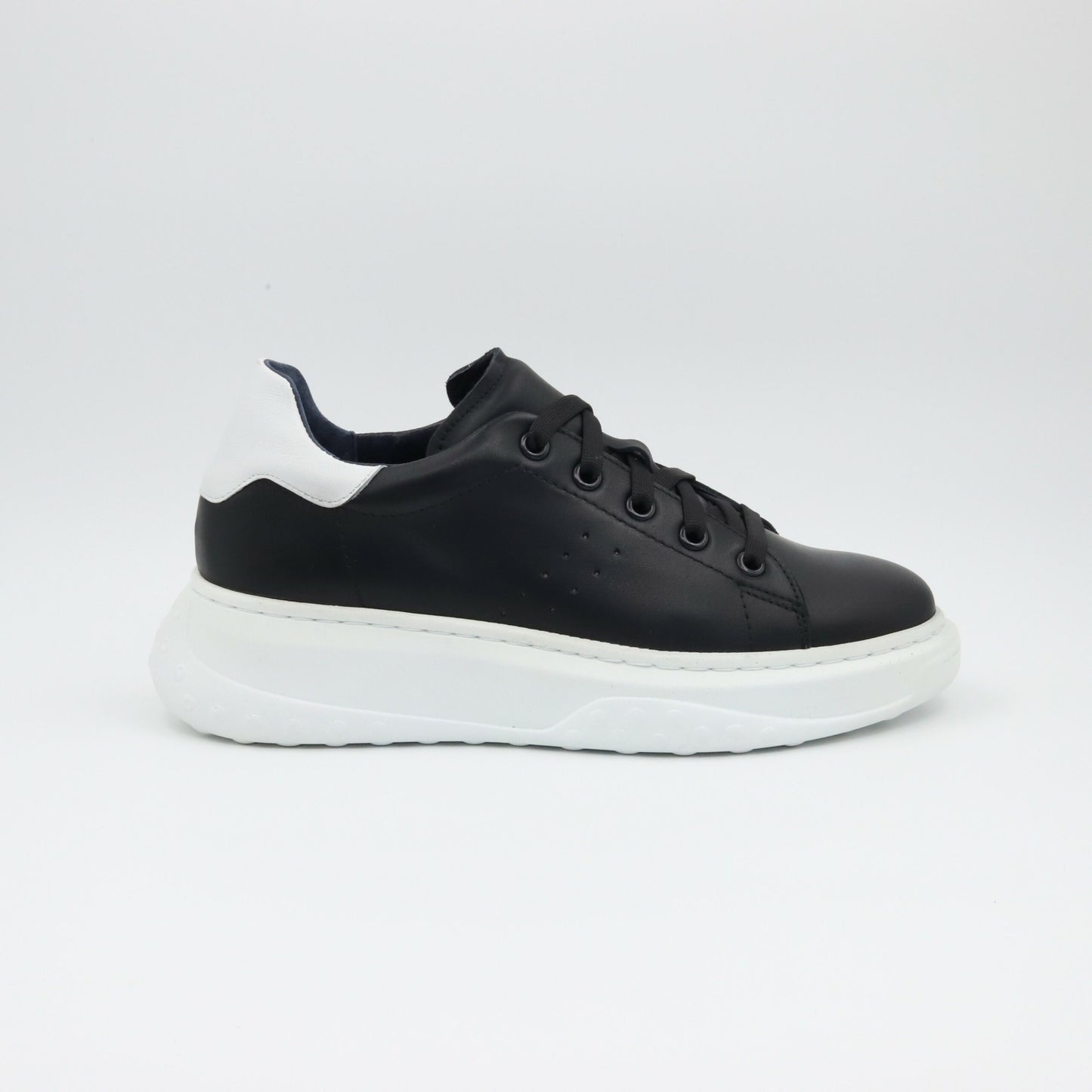 Sneaker RV Black & White