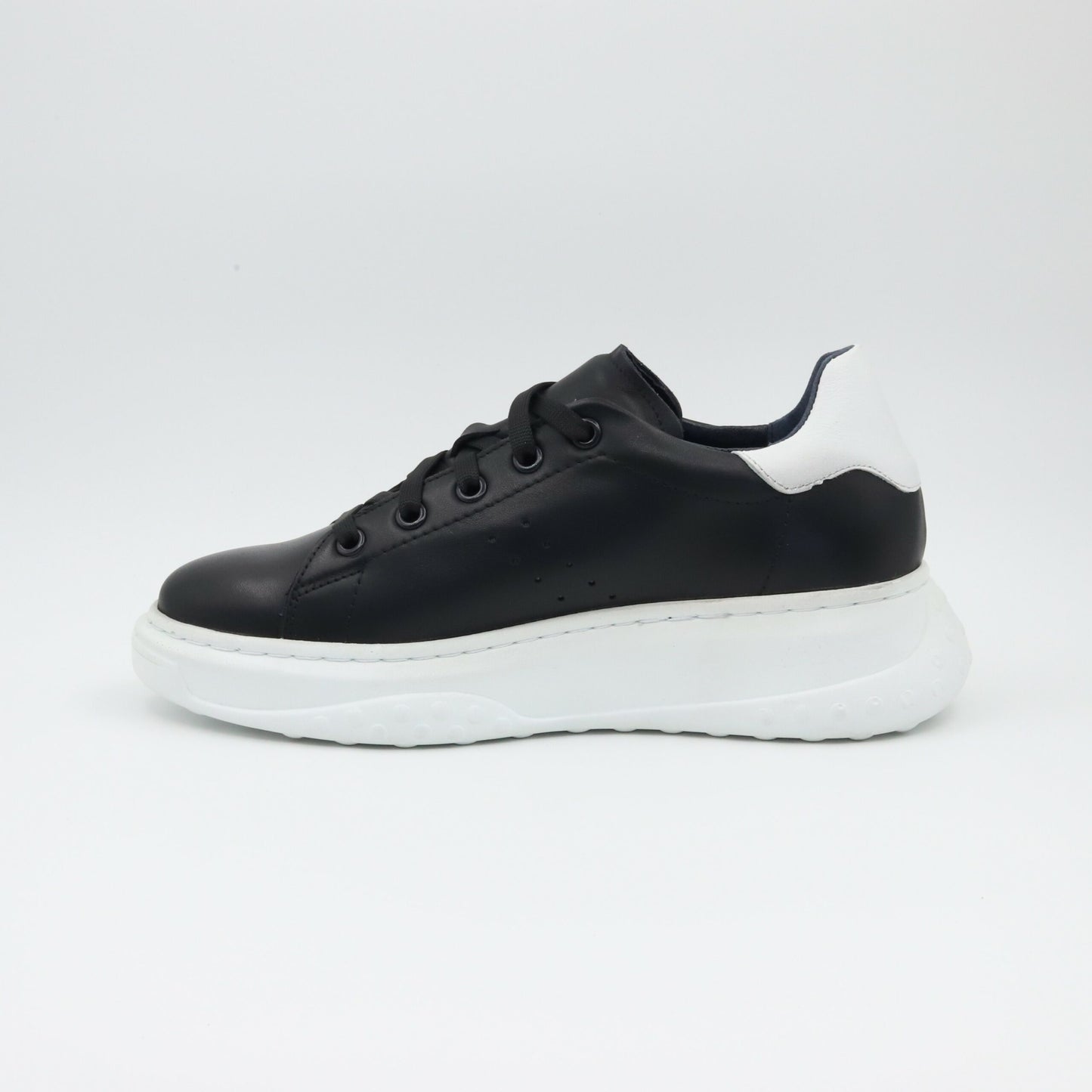 Sneaker RV Black & White