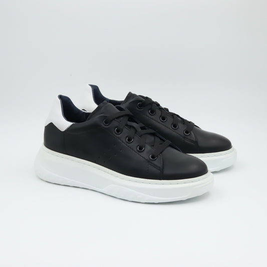 Sneaker RV Black & White